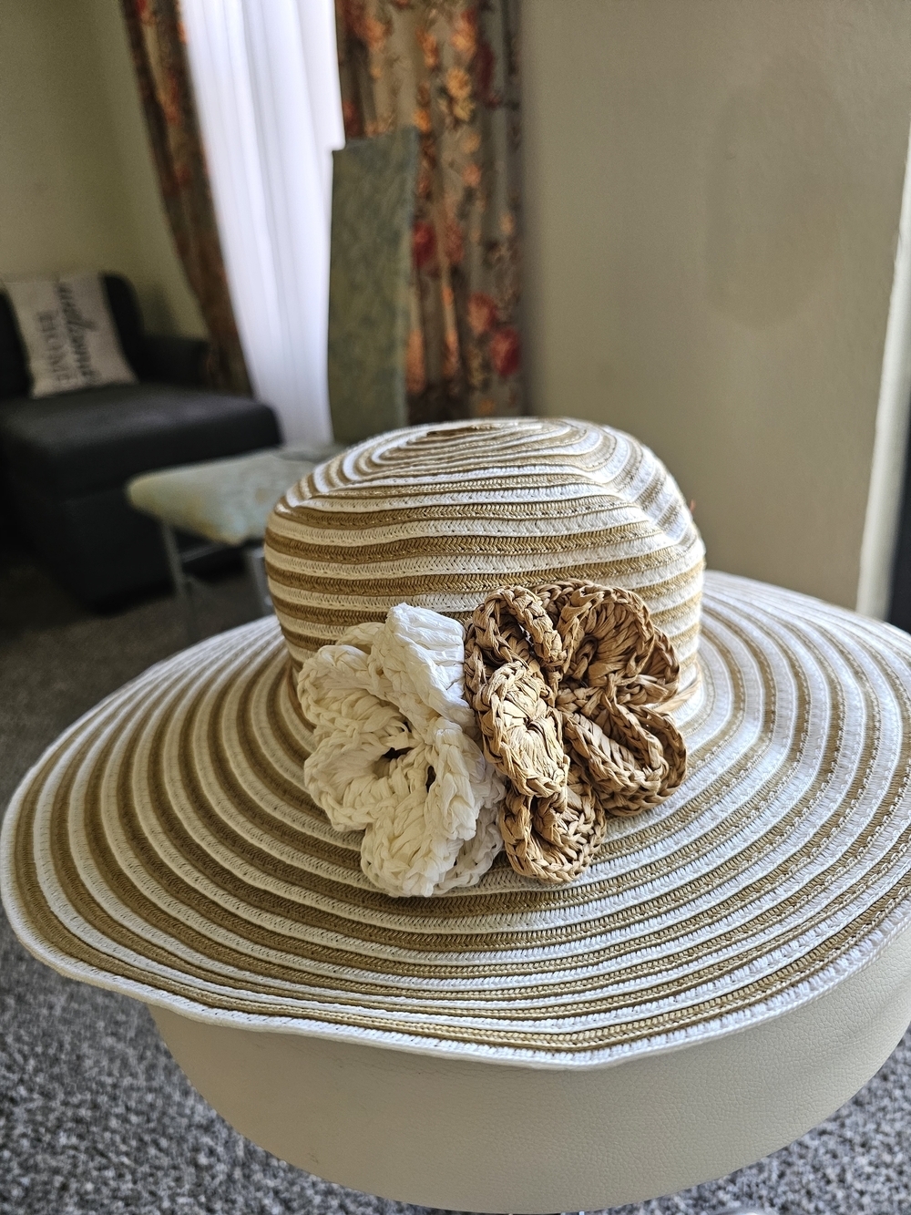 Cruise Club Women's Wide Brim Straw Sun Hat with Floral Accent - Cream & Tan